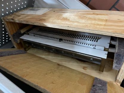 ⁦Halbautomatische Tischstanzmaschine Christian Renz DTP 340 A mit Kalenderwerkzeug⁩ - الصورة ⁦8⁩