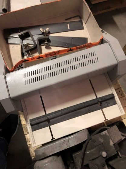 Binderhaus R 450-E electric grooving, creasing and perforating machine - Image 2