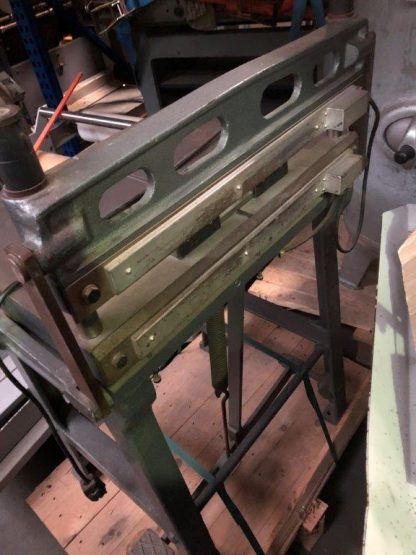 heated hemming machine with foot operation