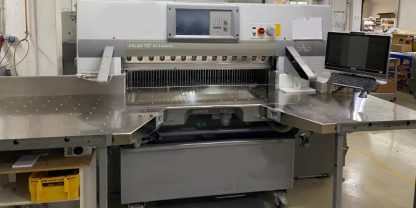 Large sized cutting system Polar 137 XT-AT with stacking lifter, automatic vibrator, scale and optional unloader - Image 2