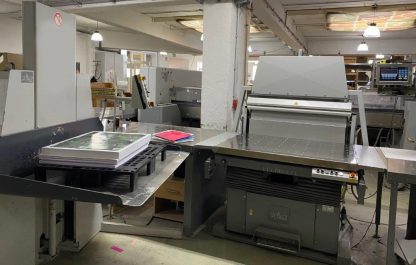 Large sized cutting system Polar 137 XT-AT with stacking lifter, automatic vibrator, scale and optional unloader - Image 4