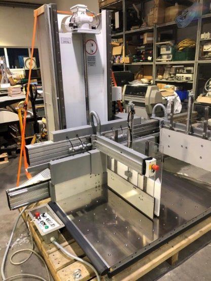 Large sized cutting system Polar 137 XT-AT with stacking lifter, automatic vibrator, scale and optional unloader - Image 12