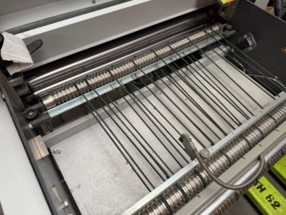 mobile, höhenverstellbare Schuppenpressauslage Heidelberg Stahlfolder SKP 56 mit CCI Steuerung - Зображення 4