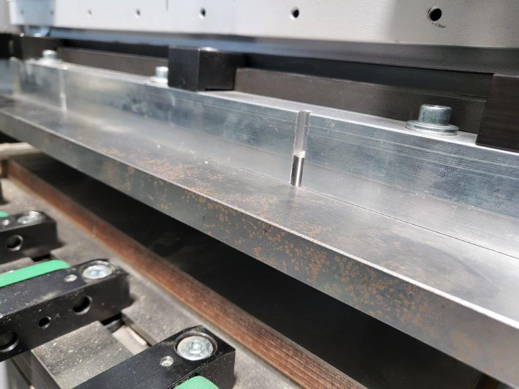 Bograma BSM 450 Multi Servo inline Hubstanzmaschine und Bograma SAB 550 Schuppenbandauslage – Bild 2