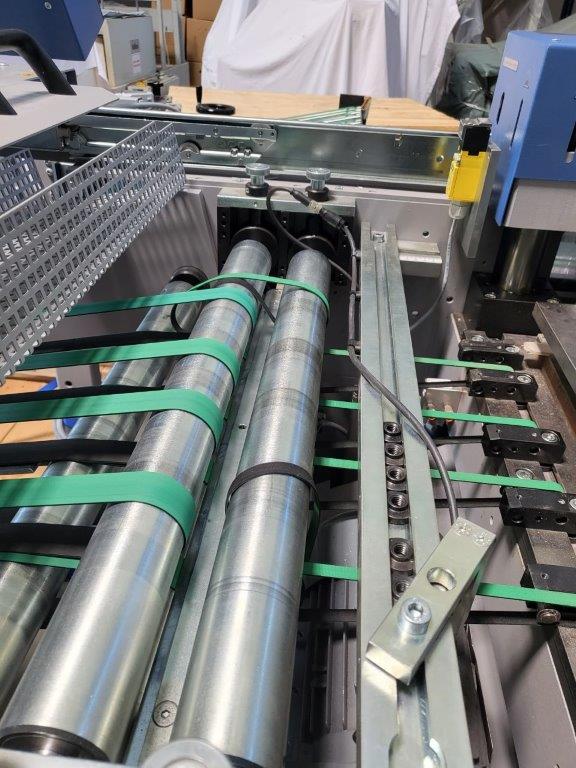 Bograma BSM 450 Multi Servo inline Hubstanzmaschine und Bograma SAB 550 Schuppenbandauslage – Bild 6